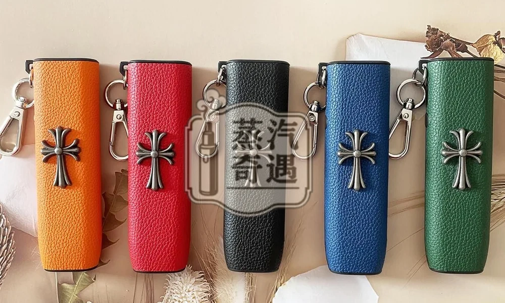 【7色現貨】IQOS ILUMA ONE保護套 防摔免拆充隨手拎 哥德風十字造型金屬感設計 適用4.0 / 6 / 7 代圓形按鈕一體機|PU質感|附鑰匙扣
